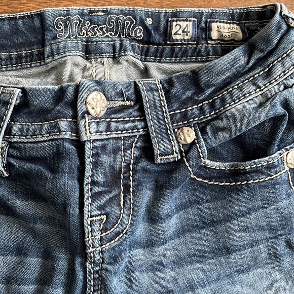 Miss Me Size 24 Mid Rise Denim Jeans Capris - Picture 3 of 4